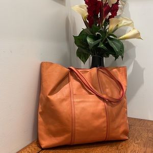Banana Republic leather tote bag
